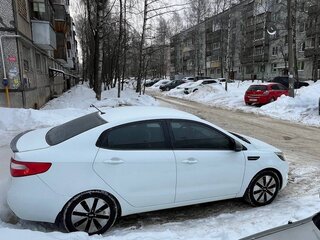 2014 Kia Rio 4-speed III, белый, 1300000 рублей, вид 4
