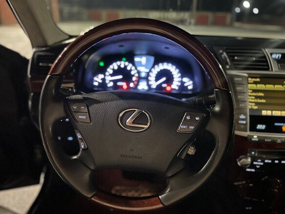 2010 Lexus LS 460 IV Рестайлинг, чёрный - вид 10