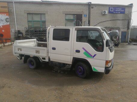 2000 Isuzu Elf (N-series), белый, 690000 рублей, вид 4