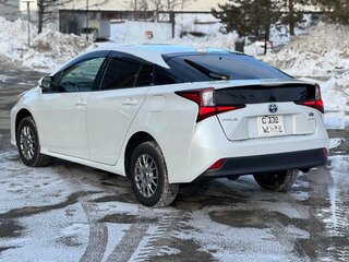 2020 Toyota Prius IV Рестайлинг (XW50), белый, 2370000 рублей, вид 5