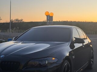 2010 BMW 5 серии 550i VI (F10/F11/F07), чёрный, 2450000 рублей, вид 1