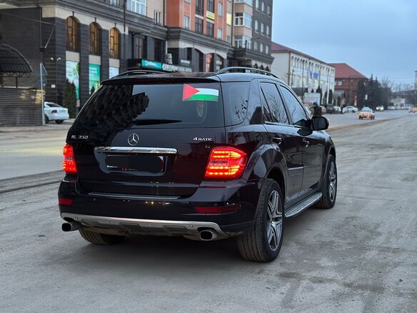2008 Mercedes-Benz M-Класс 350 II (W164) Рестайлинг, чёрный, 1170000 рублей - вид 3