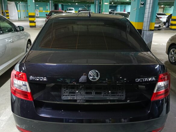 2018 Skoda Octavia III (A7) Рестайлинг, белый, 1500000 рублей - вид 5