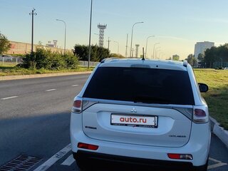 2014 Mitsubishi Outlander III Рестайлинг, белый, 2000000 рублей, вид 4