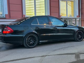 2002 Mercedes-Benz E-Класс 320 III (W211, S211), чёрный, 900000 рублей, вид 2