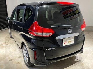 2021 Honda Freed II Рестайлинг, чёрный, 1210000 рублей, вид 4