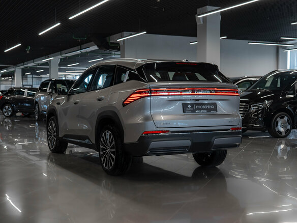 2026 Geely Galaxy M7, серый - вид 3