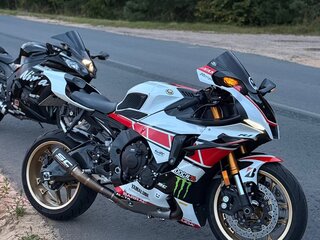 2022 Yamaha YZF-R1, белый, 1699900 рублей, вид 2