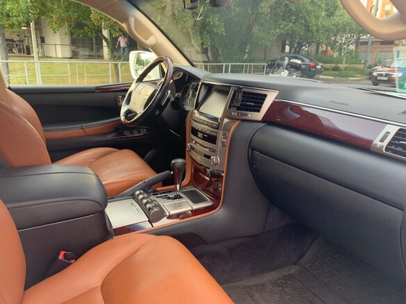 2015 Lexus LX 570 III Рестайлинг, белый, 6550000 рублей - вид 6