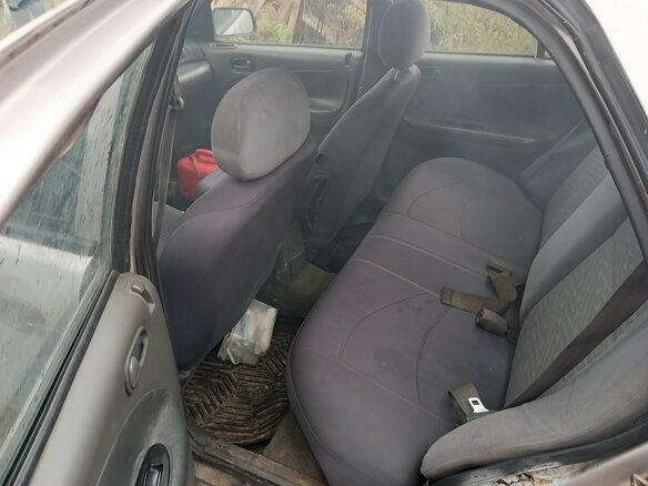 1998 Kia Sephia I Рестайлинг, серебристый, 69900 рублей - вид 5