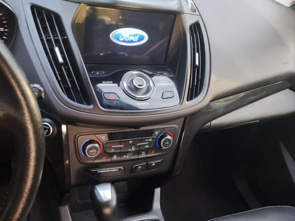 2017 Ford Escape III Рестайлинг, золотистый, 1440000 рублей - вид 9
