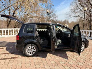 2011 Volkswagen Touran I Рестайлинг 2, чёрный, 885000 рублей, вид 3