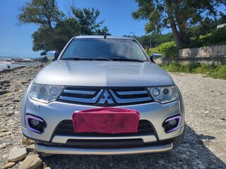 2015 Mitsubishi Pajero Sport II Рестайлинг, серебристый, 2100000 рублей, вид 1