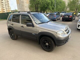 2016 Chevrolet Niva I Рестайлинг, серый, 670000 рублей, вид 2