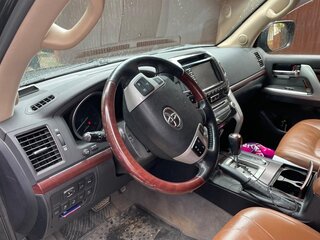 2014 Toyota Land Cruiser 200 Series Рестайлинг 1, чёрный, 3700000 рублей, вид 4