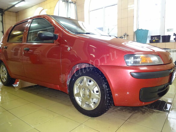 2003 Fiat Punto II, красный