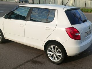 2012 Skoda Fabia II Рестайлинг, белый, 490000 рублей, вид 4