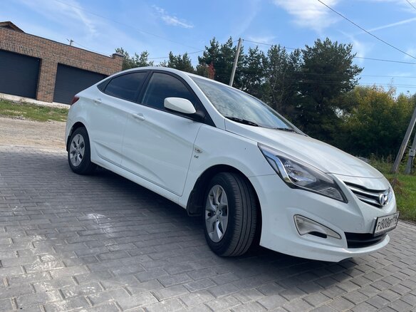 2016 Hyundai Solaris I Рестайлинг, белый, 1200000 рублей - вид 2