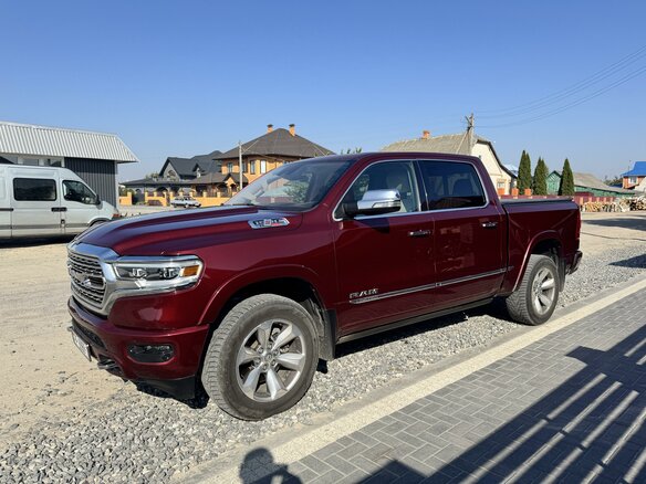 2020 Ram 1500 Crew Cab V, красный, 3500000 рублей - вид 19
