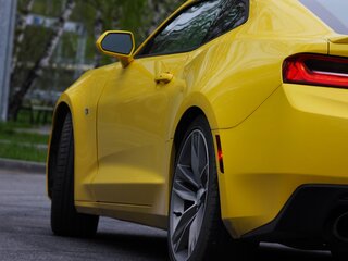 2016 Chevrolet Camaro VI, жёлтый, 3210000 рублей, вид 2