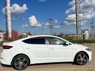 2018 Hyundai Elantra VI (AD), белый, 990000 рублей, вид 4