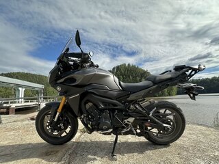 2015 Yamaha MT-09 Tracer (FJ-09), серый, 600000 рублей, вид 1