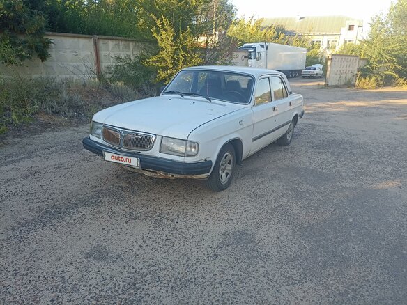 2001 ГАЗ 3110 «Волга», белый, 65000 рублей