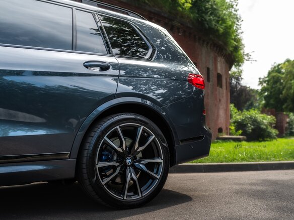 2019 BMW X7 30d I (G07), серый, 6999999 рублей - вид 17