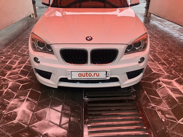 2014 BMW X1 20i I (E84) Рестайлинг, белый, 1400000 рублей - вид 4