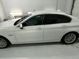2014 BMW 5 серии 530d xDrive VI (F10/F11/F07) Рестайлинг, белый, 1790000 рублей, вид 4