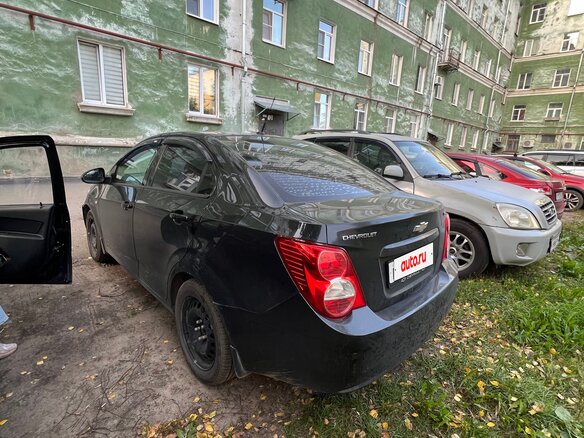 2013 Chevrolet Aveo II, чёрный, 550000 рублей - вид 4