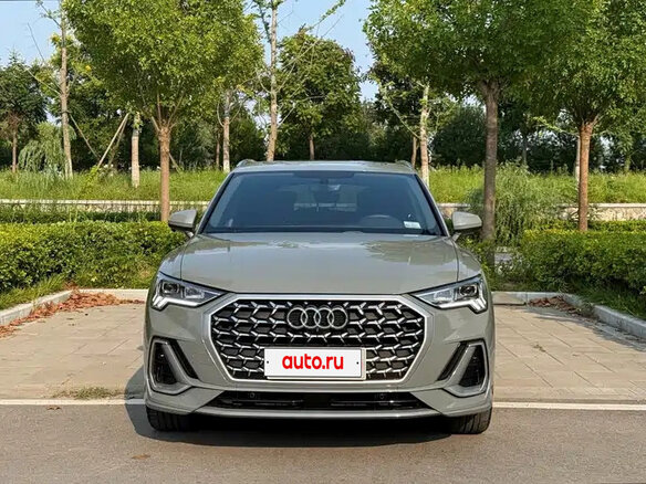 2024 Audi Q3 35 TFSI II (F3), серебристый, 3092550 рублей - вид 3