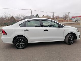 2017 Volkswagen Polo V Рестайлинг, белый, 1385000 рублей, вид 3