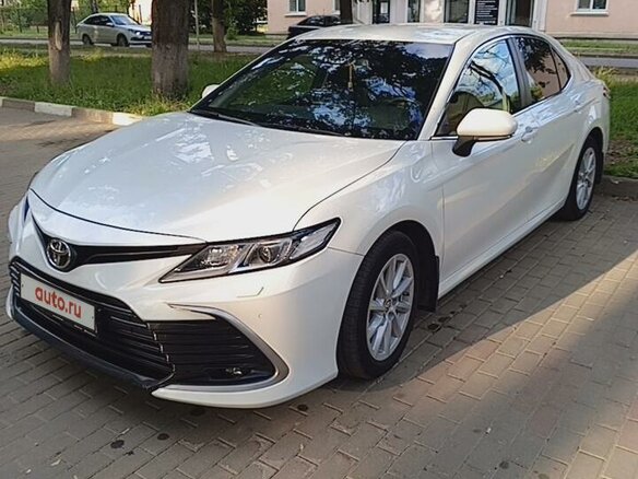 2021 Toyota Camry VIII (XV70) Рестайлинг, белый, 2749000 рублей