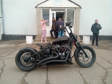 2020 Harley-Davidson Street Bob, чёрный, 2750000 рублей, вид 1