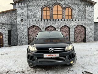 2013 Volkswagen Touareg II, серый, 2500000 рублей, вид 2