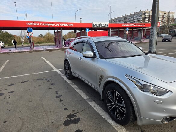 2012 Infiniti FX37 II (S51) Рестайлинг, серебристый, 2300000 рублей - вид 2