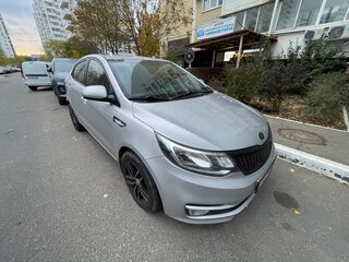 2017 Kia Rio III Рестайлинг, серебристый, 1000000 рублей, вид 3