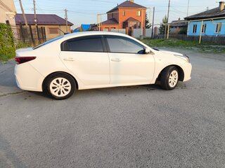 2019 Kia Rio IV, белый, 1350000 рублей, вид 4