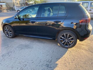 2010 Volkswagen Golf VI, чёрный, 990000 рублей, вид 2