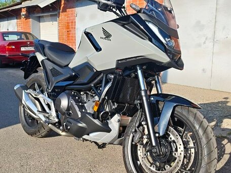 2026 Honda NC 750X, серебристый, 1300000 рублей, вид 4