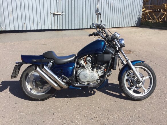 1988 Honda Magna, синий