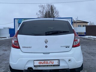 2014 Renault Sandero I, белый, 659999 рублей, вид 4