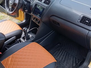 2015 Volkswagen Polo V, жёлтый, 700000 рублей, вид 4