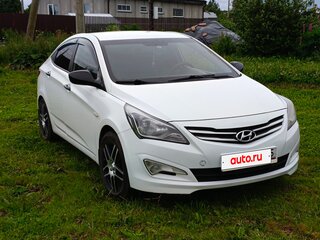 2015 Hyundai Solaris I Рестайлинг, белый, 820000 рублей, вид 2