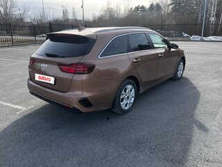 2022 Kia Ceed III Рестайлинг, коричневый, 2000000 рублей, вид 5