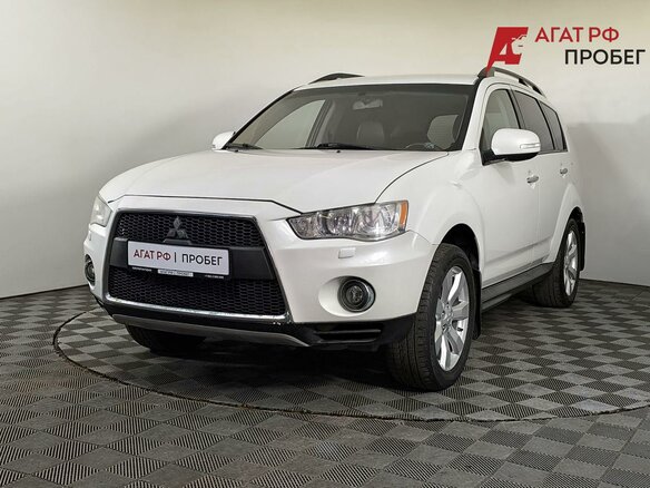 2011 Mitsubishi Outlander II Рестайлинг, белый