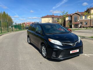2018 Toyota Sienna III Рестайлинг 2, чёрный, 2900000 рублей, вид 3