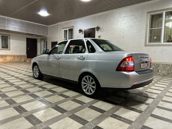 2015 Lada (ВАЗ) Priora I Рестайлинг, серебристый, 800000 рублей - вид 4