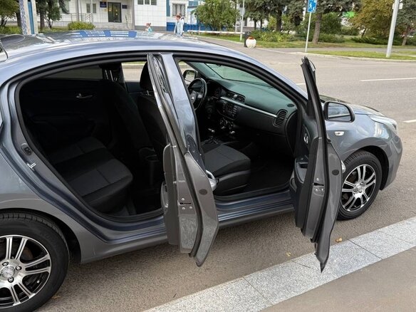 2018 Kia Rio IV, серый, 1249000 рублей - вид 6